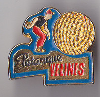 PIN'S THEME SPORT  PETANQUE  CLUB DE VELINES  EN DORDOGNE - Petanca