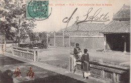 Viêt-Nam - Annam - Hué - Cour Intérieure Dans Le Palais - Carte Postale Ancienne - Vietnam