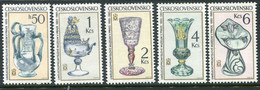 CZECHOSLOVAKIA 1985 Art: Glassware MNH / **.  Michel 2836-40 - Ungebraucht