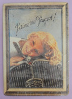 PLAQUE EN METAL SOUS BLISTER AVEC ATTACHE "J AIME MA PEUGEOT" VOIR 2 SCANS - Tin Signs (vanaf 1961)