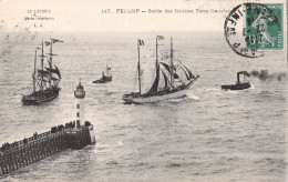 FRANCE - 76 - Fécamp - Sortie Des Navires Terre-Neuviers - Carte Postale Ancienne - Fécamp