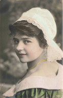 CARTE PHOTO - Portrait D'une Jeune Fille Avec Un Collier En Or - Colorisé -  Carte Postale Ancienne - Photographs