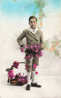 Enfants -  Portrait - Une Petit Garçon Tenant Des Roses - Colorisé - Carte Postale Ancienne - Abbildungen