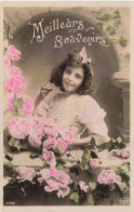 FÊTES & VOEUX - Meilleurs Souvenirs - Fillette Sur Un Balcon - Colorisé -  Carte Postale Ancienne - Altri & Non Classificati