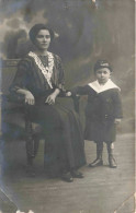 CARTE PHOTO - Portrait De Famille - Une Mère Avec Son Fils -  Carte Postale Ancienne - Photographie