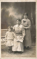 CARTE PHOTO - Portrait De Famille -  Carte Postale Ancienne - Photographs
