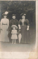 CARTE PHOTO - Portrait De Famille - Carte Postale Ancienne - Photographie