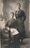 CARTE PHOTO - Portrait De Famille - Deux Soeurs - Carte Postale Ancienne - Photographs