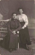 CARTE PHOTO - Portrait De Famille - Deux Soeurs - Carte Postale Ancienne - Photographs