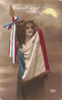 MILITARIA - Vive La France - Femme Avec Le Drapeau Français - Colorisé - Carte Postale Ancienne - Patrióticos