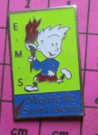 818A  Pin's Pins / Beau Et Rare / SPORTS / CLUB SPORTIF EMS MAIRIES DE ST DENIS PORTEUR FLAMME OLYMPIQUE - Natación