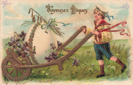 FÊTES ET VOEUX - Pâques - Un Petit Garçon Poussant Un Grand œuf - Colorisé - Carte Postale Ancienne - Ostern