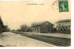 LA VALBONNE LA GARE HOTEL CAFE DU CHEMIN DE FER LES QUAIS 1911 - Ohne Zuordnung