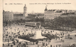 FRANCE - Lyon - Place Bellecour Tracée En 1617- La Charité - Le Royal Hôtel - Animé -  Carte Postale Ancienne - Lyon 2