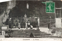 FRANCE - Lourdes - La Grotte  - Animé - Carte Postale Ancienne - Lourdes