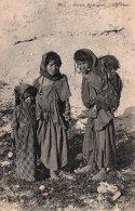 Ethnologie Afrique Du Nord - Jeunes Bédouines - Carte ND Phot. N° 126 T. Non Circulée - Afrique