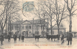 CPA 42 CHARLIEU / ECOLE COMMUNALE DE FILLES ET CHAMP DE FOIRE - Charlieu