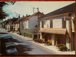 88 - MONTHUREUX Sur SAONE - Rue Générale Leclerc - Relais Des Vosges. (Hôtel Restaurant - Voiture: 4L Fourgonnette) Rare - Monthureux Sur Saone