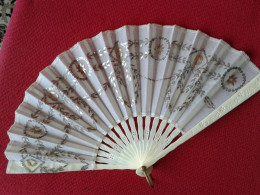Antique! Victorian Style HAND FAN With Silver Sequin & White Lace Beautiful Bone Spokes - Waaier