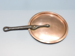 -ANCIEN COUVERCLE DE CASSEROLE XIXe CUIVRE POIGNEE Fer DECO CUISINE   E - Coppers