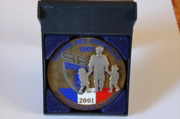 Lot Police: Médaille Commémorative Oeuvre Des Orphelins Préfecture De Police Nationale  Poids> 100 Gr. Diamètre 70 Mm - Policia