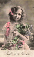 ENFANT - Portrait - Mille Bons Baisers - Colorisé - Raisins - Carte Postale Ancienne - Abbildungen
