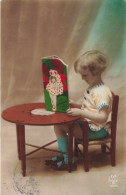 ENFANT -Portrait - Une Petite Fille Lisant Un Livre - La Journée D'Inès - Carte Postale Ancienne - Portraits