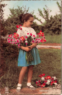 ENFANT - Portrait - Une Petite Fille Un Bouquet De Fleurs - Jardin - Colorisé -  Carte Postale Ancienne - Portraits