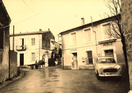 Junas * Place , Poste Et Mairie Du Village * Automobile Ancienne * Villageois - Andere & Zonder Classificatie