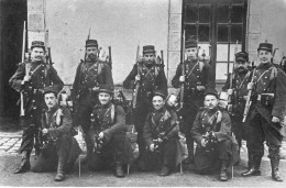 Carte Photo Soldats Posant Avec Fusils - War 1914-18