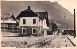 Mieussy - La Nouvelle Gare Et Le Pic De Marcilly - La Ligne De Chemin De Fer - Mieussy