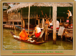 7-9-2023 (4 T 30) Thailand - Thai Buddhist Monk (river Foods Offering) - Boeddhisme