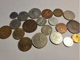 Lot De  20  Monnaies Du Monde   ( 668 ) E - Kiloware - Münzen