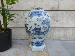 Vase Camaïeu Bleu Delft XVIIIème Décor Cavalier Chinois 18th Delft Blue Shades Vase - Andere & Zonder Classificatie