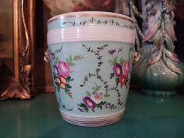 Ancien Cache-Pot Porcelaine De Paris XIXème Décor Fleurs Prises Tête De Lion - Autres & Non Classés