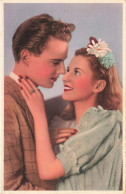 COUPLE - Un Couple Se Faisant Les Yeux Doux -  Colorisé - Carte Postale Ancienne - Parejas