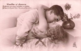 COUPLE - Ivresse D'amour - Un Couple S'embrassant - Carte Postale Ancienne - Parejas