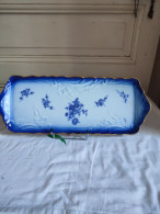 Tharaud Porcelaine  De Limoges Plat à Cake Bleu De Four Et Fleurs Dont Roses - Limoges (FRA)