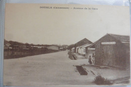 CPA Afrique Cameroun Douala - Avenue De La Gare Vers 1910-1920 Case Paris-Duala - Cameroun