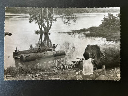 SP CPA GABON / EXPLOITATION FORESTIERE MISE A L'EAU DES GRUMES / SANS CORRESPONDANCE - Storia Postale