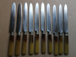 UNE SERIE   DE 10 COUTEAUX  ANCIENS - Spoons