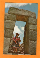 PEROU - Portada En La Fortaleza De Sacsayhuaman - - Perú