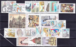 Delcampe - * Slovaquie 2002 Mi 414-443, (MH), L'année Complete, Infime Trace De Charniere - Années Complètes