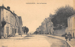 CPA 55 VAUCOULEURS / RUE DE DOMREMY - Autres & Non Classés