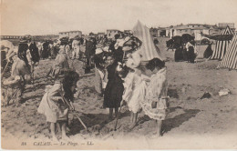 (62) CALAIS. La Plage (Jeux D'enfants Dans Le Sable - Beau Plan) - Calais