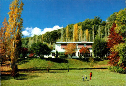 8-9-2023 (4 T 35) Australia - VIC - Mount Beauty Chalet (2 Postcards) - Altri & Non Classificati