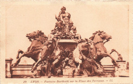 FRANCE - Lyon - Fontaine Bartholdi Sur La Place Des Terreaux -  Carte Postale Ancienne - Lyon 1