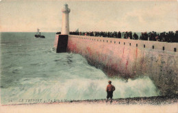 FRANCE - Le Tréport - La Jetée à Marée Haute - Colorisé - Animé - Phare - Carte Postale Ancienne - Le Treport