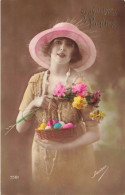 FÊTES - VŒUX - Joyeuses Pâques - Femme - Fleurs - œuf De Pâques - Colorisé  -  Carte Postale Ancienne - New Year