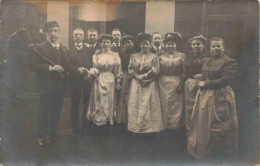 CARTE PHOTO - Portrait - Des Femmes Avec Leurs Maris - Carte Postale Ancienne - Equipaggiamenti